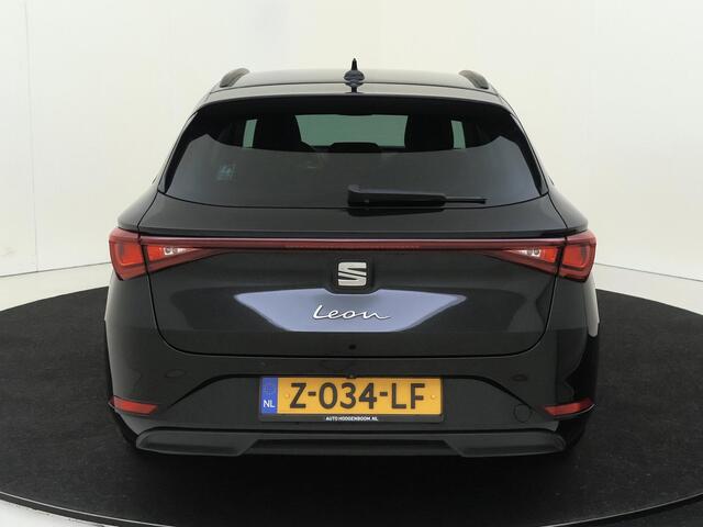 Seat LEON Sportstourer 1.0 eTSI Style Business Intense | Trekhaak | Parkeerassistent | Achteruitrijcamera | 3-zone airco | Adaptieve cruise control | CarPlay |