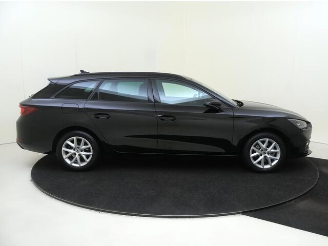 Seat LEON Sportstourer 1.0 eTSI Style Business Intense | Trekhaak | Parkeerassistent | Achteruitrijcamera | 3-zone airco | Adaptieve cruise control | CarPlay |