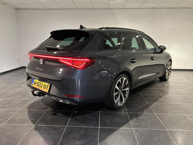 Seat LEON Sportstourer 1.5 eTSI FR | Navigatie | Achteruitrijcamera | Trekhaak