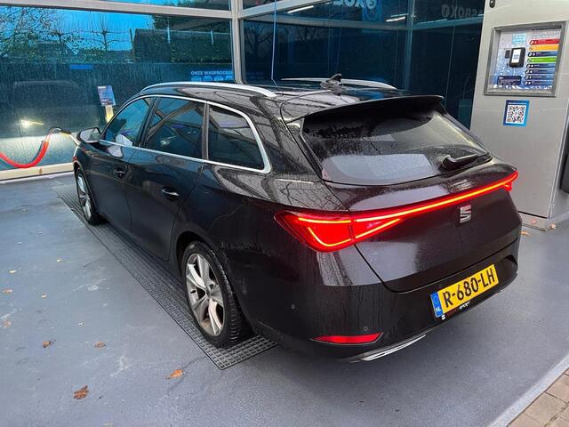 Seat LEON Sportstourer 1.5 TSI FR Business Intense dealer onderhoud camera side assist navigatie Full LED ACC adaptieve cruise control sfeerverlichting digital cockpit stoelverwarming parkeersensoren voor en achter stuurwiel verwarming lederen multifunctioneel stuu