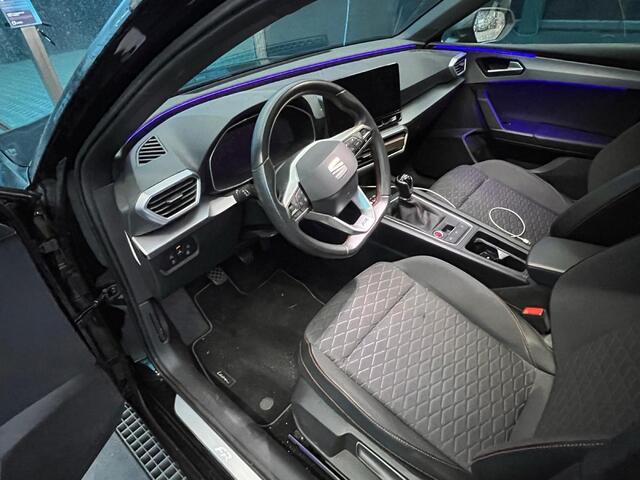 Seat LEON Sportstourer 1.5 TSI FR Business Intense dealer onderhoud camera side assist navigatie Full LED ACC adaptieve cruise control sfeerverlichting digital cockpit stoelverwarming parkeersensoren voor en achter stuurwiel verwarming lederen multifunctioneel stuu