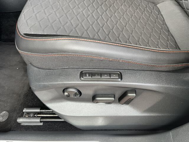 Seat Tarraco 1.4 TSI e-Hybrid PHEV 245pk DSG FR / Panoramadak / Zwenkbare Trekhaak / Elek Achterklep Met Virtual Pedal / Camera / LED / Stoelverwarming Voor & Achter / 3 Zone climate control / 20'' LMV