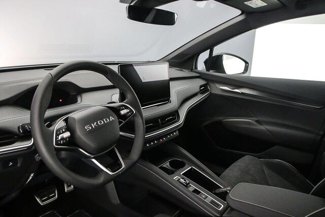 Skoda Enyaq iV Coupé 60 Sportline 204pk Automaat Adaptive cruise control, Achteruitrijcamera, Panoramadak, Navigatie, Stuurwiel verwarmd, Stoelverwarming, LED matrix koplampen, Parkeersensoren