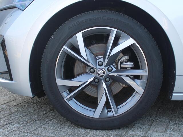 Skoda Enyaq iV 60 Sportline | TREKHAAK WEGKLAPBAAR | NAVIGATIE | ACHTERUITRIJCAMERA |