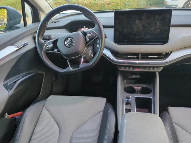 Skoda Enyaq iV 80 204pk Comfort Sport Plus / Panoramadak / LED-CrystalFace / Navi / Achteruitrijcamera / Verwarmbare voorstoelen