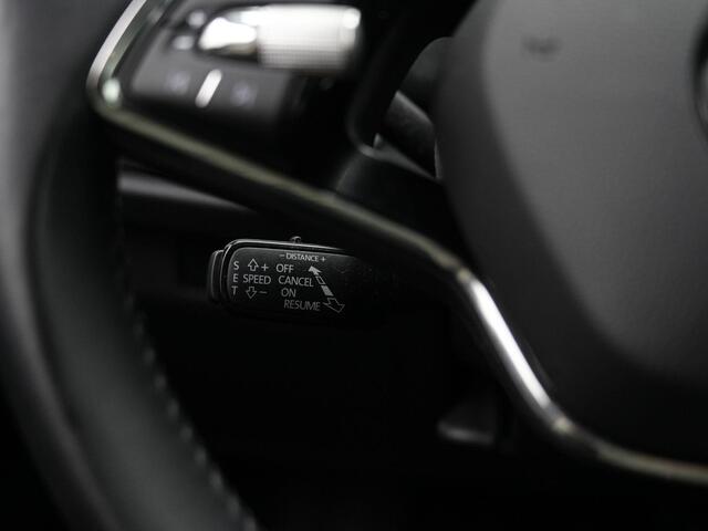 Skoda Enyaq iV 60 180 pk | Achteruitrijcamera | Navigatie | Adaptive Cruise | Leder/stof