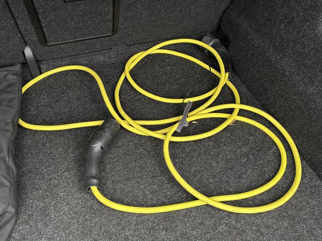 Skoda Enyaq iV 80 Business Edition WARMTEPOMP| ELEK. TREKHAAK| ADAPTIEVE CRUISE| STOEL + STUURVERWARMING| CAMERA| RIJSTROOKSENSOR|