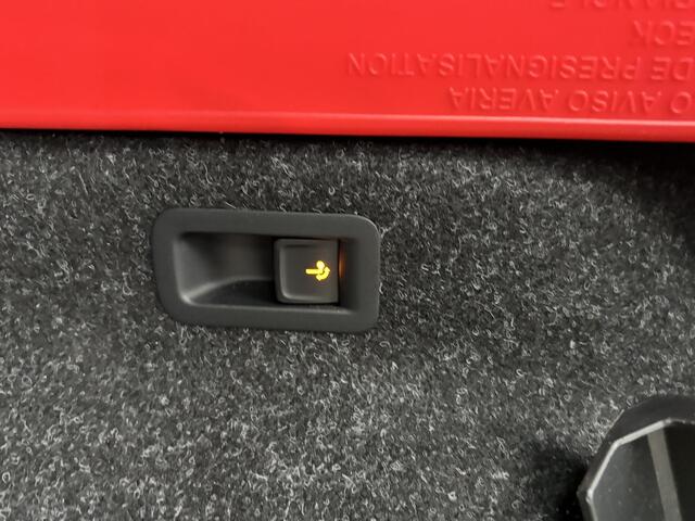 Skoda Enyaq iV 80 Business Edition WARMTEPOMP| ELEK. TREKHAAK| ADAPTIEVE CRUISE| STOEL + STUURVERWARMING| CAMERA| RIJSTROOKSENSOR|