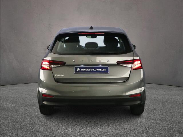 Skoda FABIA Ambition 1.0 TSI 110pk DSG Automaat Cruise control, Parkeersensoren, Stoelverwarming, Airco, LED koplampen, DAB, Radio, Bluetooth
