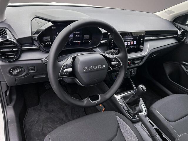 Skoda FABIA Essence 1.0 TSI 95pk App connect, Airco, Parkeersensor achter, DAB, Radio, Bluetooth, 16 inch lichtmetalen velgen, LED koplampen