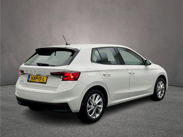 Skoda FABIA Essence 1.0 TSI 95pk App connect, Airco, Parkeersensor achter, DAB, Radio, Bluetooth, 16 inch lichtmetalen velgen, LED koplampen