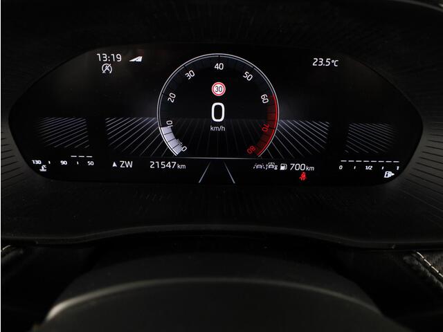 Skoda FABIA 1.0 TSI Monte Carlo 95 pk | Verlengde garantie | Navigatie via App | Parkeersensoren | Achteruitrijcamera | LED koplampen | Stoelverwarming |