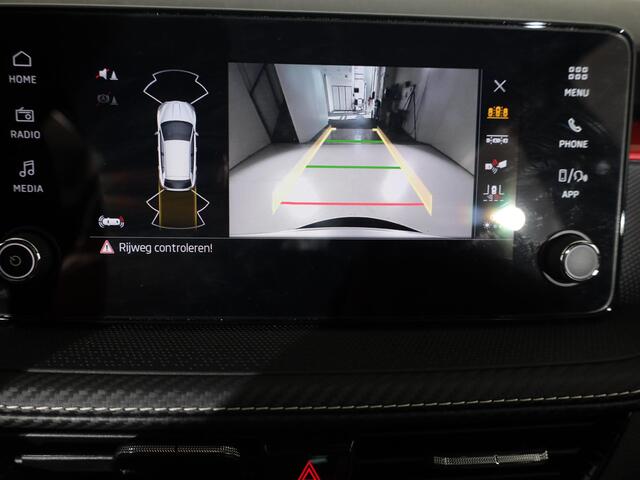 Skoda FABIA 1.0 TSI Monte Carlo 115 pk Automaat (DSG) | Verlengde garantie | Navigatie via App | Panoramadak | Parkeersensoren | Achteruitrijcamera | Stoelverwarming |