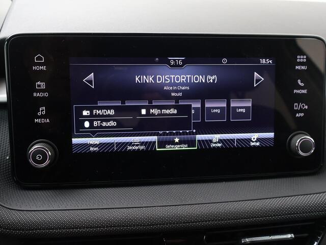 Skoda FABIA Selection 1.0 TSI 95 pk 17" All-season | Apple CarPlay / Android Auto | Parkeersensoren | Cruise control | Getint glas |