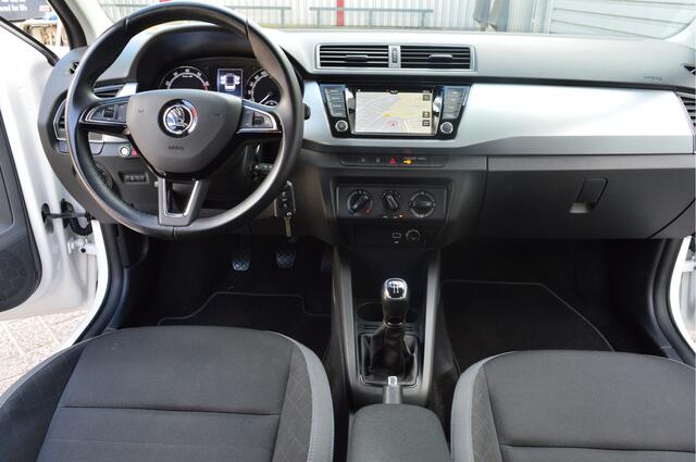 Skoda FABIA Combi 1.0 TSI Ambition O.a: Navi, Cruise, Carply, Trekhaak, All-Season banden, Pdc, Etc... Rijklaar! All-in prijs!