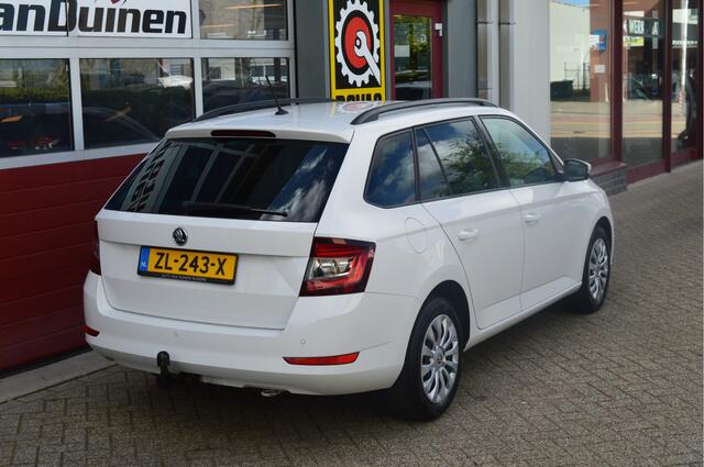 Skoda FABIA Combi 1.0 TSI Ambition O.a: Navi, Cruise, Carply, Trekhaak, All-Season banden, Pdc, Etc... Rijklaar! All-in prijs!