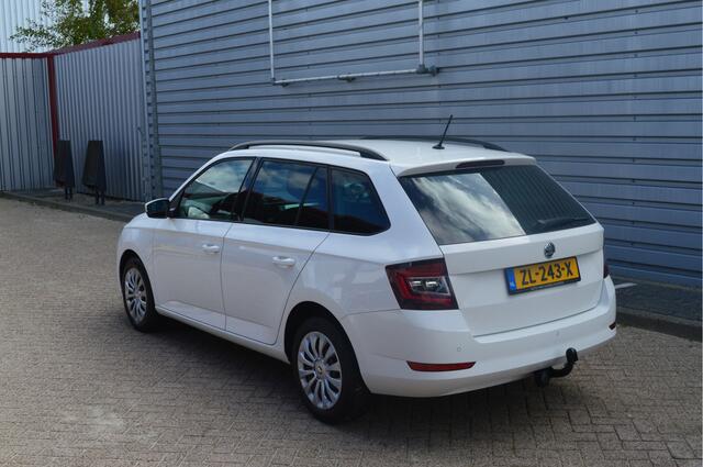 Skoda FABIA Combi 1.0 TSI Ambition O.a: Navi, Cruise, Carply, Trekhaak, All-Season banden, Pdc, Etc... Rijklaar! All-in prijs!