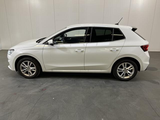 Skoda FABIA 1.0 TSI Business Edition / FABRIEKSGARANTIE TOT 2028/ CRUISE/ KEYLESS/ LED/ DIGITAL DASH/ LEDER STUUR/ CLIMA/ STOEL VERWARM./ PARK. SENSOREN + CAMERA/ SMARTLINK/ 16" LMV