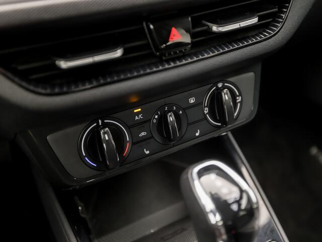 Skoda FABIA 1.0 TSI Sport Automaat (APPLE CARPLAY, GROOT NAVI, STOELVERWARMING, ADAPTIVE CRUISE, SPORTSTOELEN, LED KOPLAMPEN, LANE ASSIST, NIEUWE APK, NIEUWSTAAT)