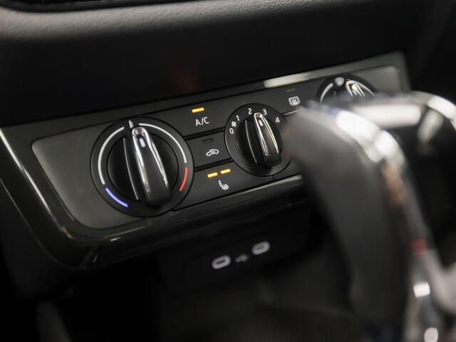 Skoda FABIA 1.0 TSI Sport Automaat (APPLE CARPLAY, GROOT NAVI, STOELVERWARMING, ADAPTIVE CRUISE, SPORTSTOELEN, LED KOPLAMPEN, LANE ASSIST, NIEUWE APK, NIEUWSTAAT)