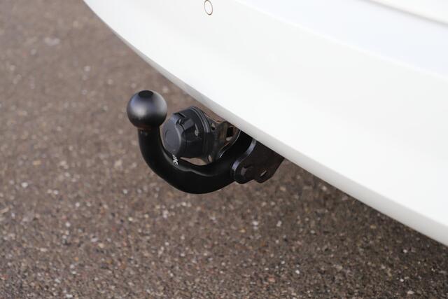 Skoda FABIA Combi 1.0 TSI Ambition 95PK Trekhaak Navigatie Carplay Android Airco Cruise Control Parkeersensor Getint Glas