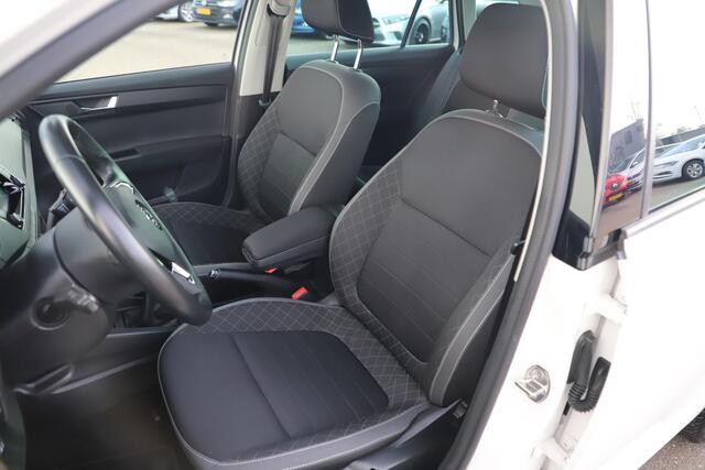 Skoda FABIA Combi 1.0 TSI Ambition 95PK Trekhaak Navigatie Carplay Android Airco Cruise Control Parkeersensor Getint Glas