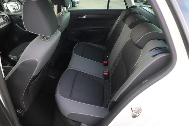 Skoda FABIA Combi 1.0 TSI Ambition 95PK Trekhaak Navigatie Carplay Android Airco Cruise Control Parkeersensor Getint Glas