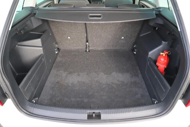 Skoda FABIA Combi 1.0 TSI Ambition 95PK Trekhaak Navigatie Carplay Android Airco Cruise Control Parkeersensor Getint Glas