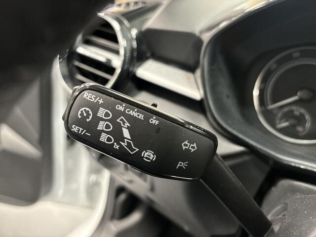 Skoda FABIA 1.0 TSI 95pk Ambition · Apple/Android Car Play · P-Sensoren · Cruise Control · Getint Glas · 15'' Inch · Garantie t/m 21-08-2027 of 100.000km