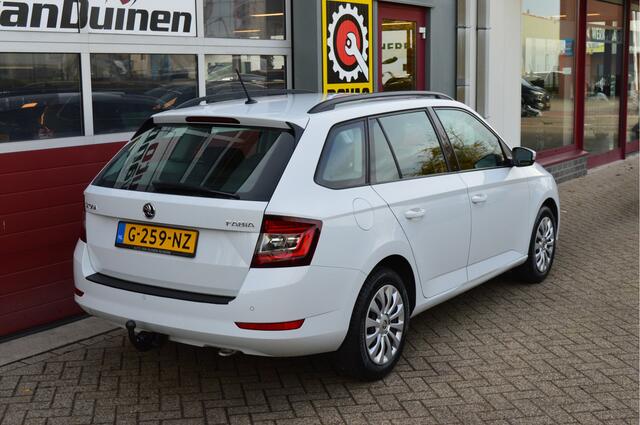 Skoda FABIA Combi 1.0 TSI Ambition O.a: Carplay, Trekhaak, PDC, Airco, Navi, Rijklaar, Etc. All-in prijs!