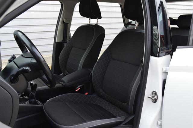 Skoda FABIA Combi 1.0 TSI Ambition O.a: Carplay, Trekhaak, PDC, Airco, Navi, Rijklaar, Etc. All-in prijs!