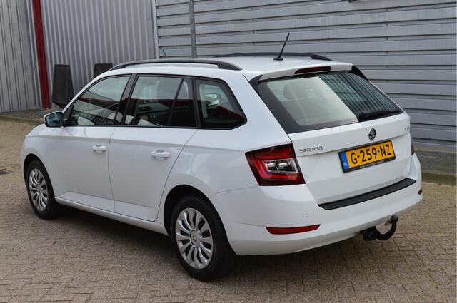Skoda FABIA Combi 1.0 TSI Ambition O.a: Carplay, Trekhaak, PDC, Airco, Navi, Rijklaar, Etc. All-in prijs!