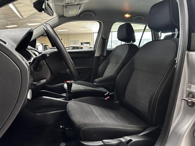 Skoda FABIA Combi 1.0 TSI Business Edition/ 16'' LMV/ Apple + Android/ DAB+/ Clima/ Cruise/ Elek. pakket/ Isofix/ Bluetooth/ Armsteun/ Multi. LEDER. Stuur/ Mistl./ PDC/ Extra getint glas/ Dakrails.