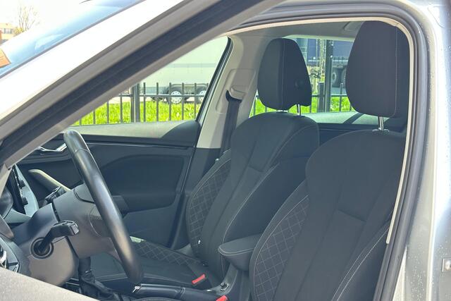 Skoda Kamiq 1.0 TSI Ambition - DSG - Airco - Cruise - Stoelverwarming - Parkeersensoren - Rijklaar