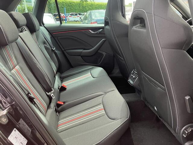 Skoda Kamiq Monte Carlo 1.0 TSI 115 PK | Apple Carplay/Android Auto | Panorama dak | Trekhaak | Winter pakket |