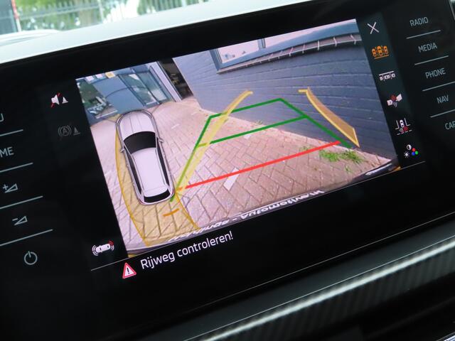 Skoda Kamiq 1.5 TSI ACT Monte Carlo | pano dak | stoelverwarming | stuurwielverwarming | elektrisch verstelbare stoel