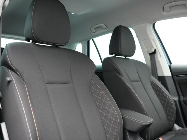 Skoda Kamiq 1.0 TSI Style 111pk Dealer O.H | Apple Carplay | Voorstoelen Verwarmd | Cruise Control | DAB | 17 "L.M |