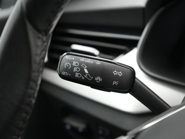 Skoda Kamiq 1.0 TSI Style 111pk Dealer O.H | Apple Carplay | Voorstoelen Verwarmd | Cruise Control | DAB | 17 "L.M |