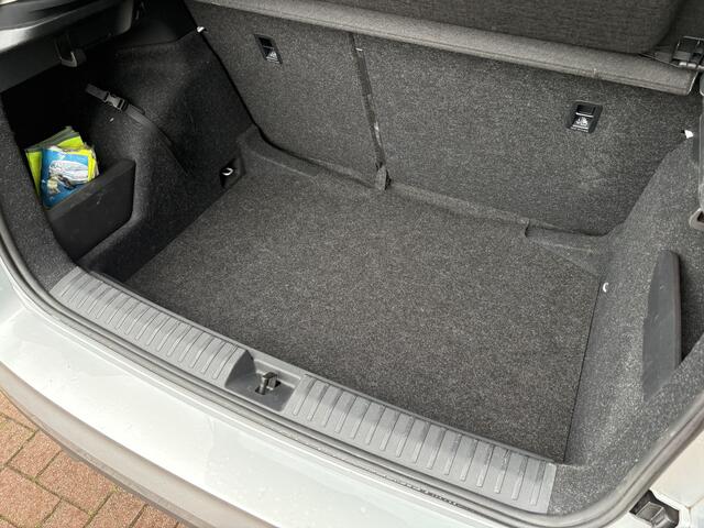 Skoda Kamiq 1.0 TSi 110pk Business Edition LED/VIRTUAL/NAVI/CARPLAY/DAB/PDC/STOELVERWARMING