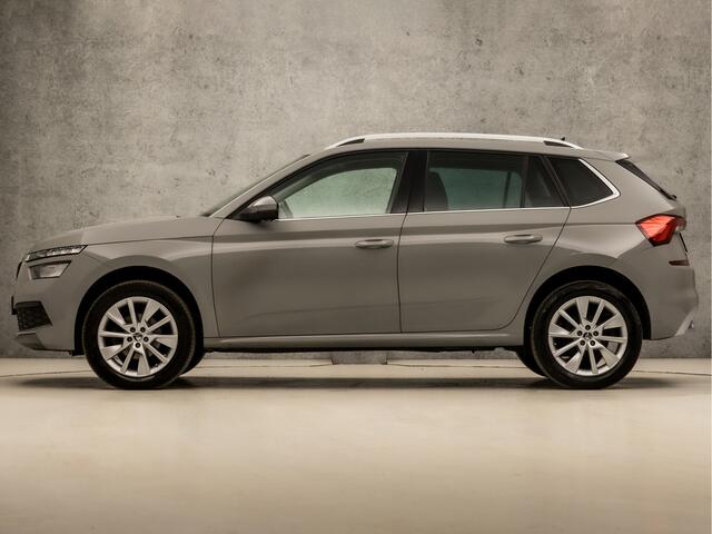 Skoda Kamiq 1.0 TSI Sport Automaat (APPLE CARPLAY, GETINT GLAS, CRUISE, TREKHAAK, SPORTSTOELEN, PARKEERSENSOREN, LED KOPLAMPEN, LANE ASSIST, DAB+, NIEUWSTAAT)