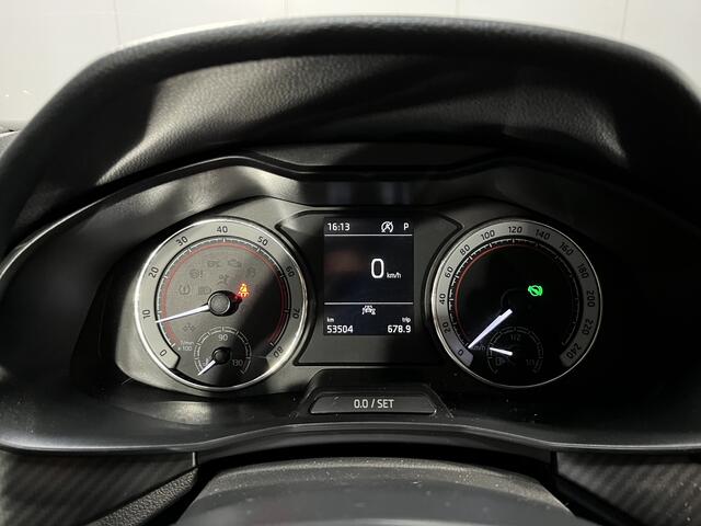 Skoda Kamiq 1.5 TSI ACT Monte Carlo / AUTOMAAT/ PANO/ 150 PK/ SMARTLINK/ KEYLESS/ PARK. SENSOREN/ STOEL-STUUR VERWARM./ CLIMA/ BLUETOOTH/ DAB./ LED