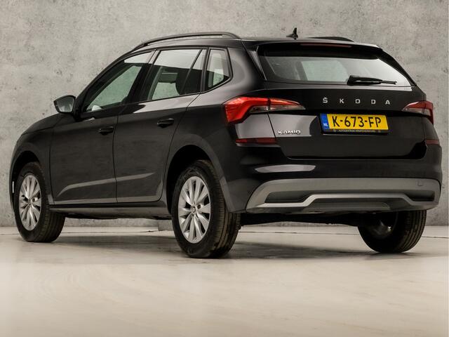 Skoda Kamiq 1.0 TSI Sport (APPLE CARPLAY, CRUISE, LED KOPLAMPEN, SPORTSTOELEN, LM VELGEN, LANE ASSIST, ARMSTEUN, BLUETOOTH, NIEUWE APK, NIEUWSTAAT)