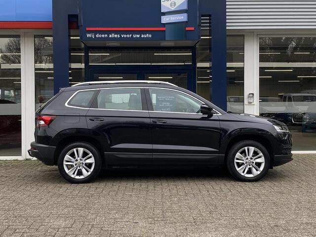 Skoda Karoq 1.0 TSI Business Edition / NL-Auto / 116 PK / 99.000 KM / 1e-Eigenaar / Vol-Leder / Trekhaak / LED-verlichting / Climate Control / Cruise Control / PDC V+A / Radio-Bluetooth-Navi / Carplay & Android auto / Draadloze telefoonlader /