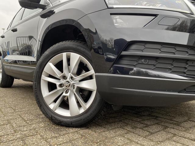 Skoda Karoq 1.0 TSI Business Edition / NL-Auto / 116 PK / 99.000 KM / 1e-Eigenaar / Vol-Leder / Trekhaak / LED-verlichting / Climate Control / Cruise Control / PDC V+A / Radio-Bluetooth-Navi / Carplay & Android auto / Draadloze telefoonlader /