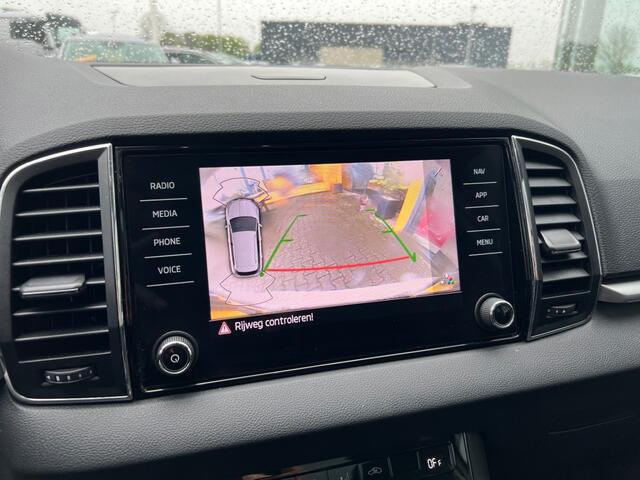 Skoda Karoq 1.5 TSI Business Edition - panorama - camera - adaptive cruise