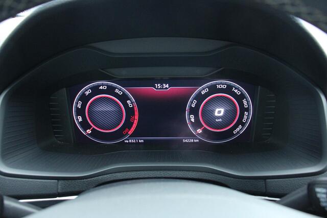 Skoda Karoq 1.5 TSI ACT Sportline Business 54DKM, VIRTUAL, DSG, 19INCH, STOELVERWARMING