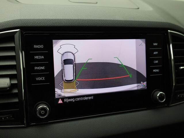 Skoda Karoq 1.5TSI/150PK Design DSG · Panoramadak · App connect · Camera + Parkeersensoren Garantie tot maart 2028 of 60000km.