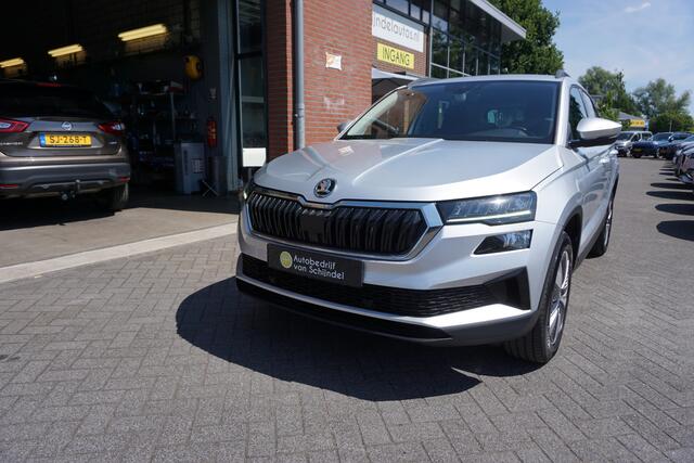 Skoda Karoq 1.5 TSI ACT 150PK DSG7 BUSINESS EDITION LUXE NIEUW MODEL! KEURIGE NETTE STAAT DIGITALE COCKPIT CAMERA FULL LED KEYLESS NAVI ANDROID-APPLECARPLAY ADAPTIEVE CRUISE 4X PERF BANDEN ECC AIRCO BLUETOOTH PDC ENZ...