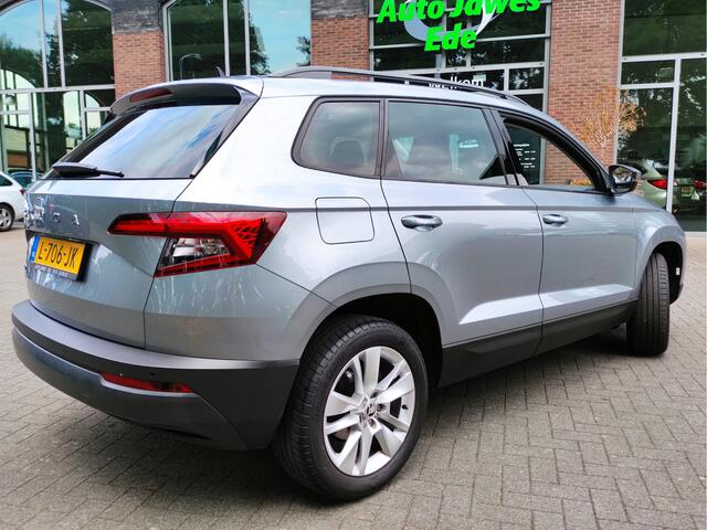Skoda Karoq 1.0 TSI Business Edition 17Inch LMV - Parkeersensoren V+A - Getinte ruiten - NL auto