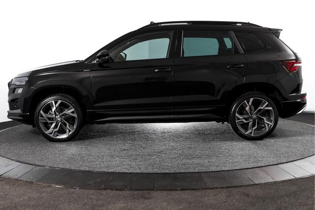 Skoda Karoq 1.5 TSI 150 PK ACT Sportline Business - Automaat | S/K-Panodak | Columbus pakket | Dig. Cockpit | Adapt. Cruise | Elek. Klep | Stuur-+Stoelverw. | Camera | NAV+App. Connect | ECC | LED | LM 19" | 3500